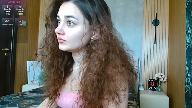 Snapshot of KatarinaHeaven chatting on May 3, 2026, 7:14 am KatarinaHeaven online show from May 3, 2026, 7:14 am