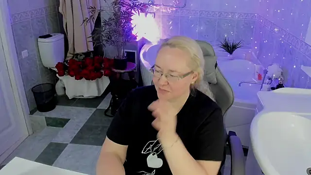 ViolaSmithh online show from April 22, 2026, 9:44 am