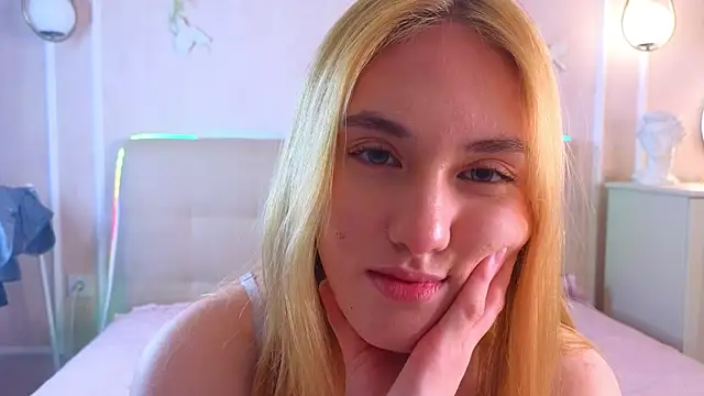 JenniferCamprell online show from April 16, 2026, 9:39 pm