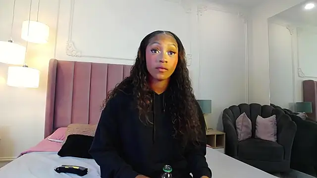 LiaTrainor online show from April 6, 2026, 12:28 pm