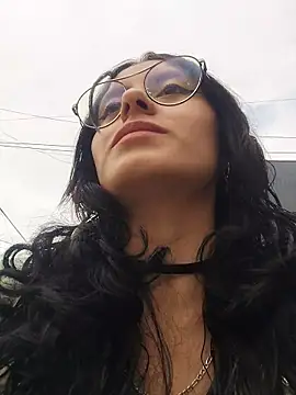 Naomimolie online show from March 12, 2026, 12:55 pm