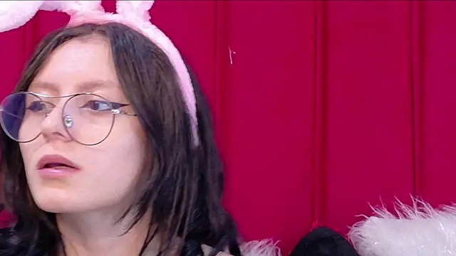 Naomimolie online show from June 2, 2026, 1:13 pm