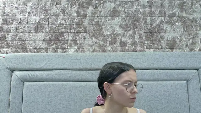 Snapshot of Naomimolie chatting on June 23, 2026, 11:52 am Naomimolie online show from June 23, 2026, 11:52 am