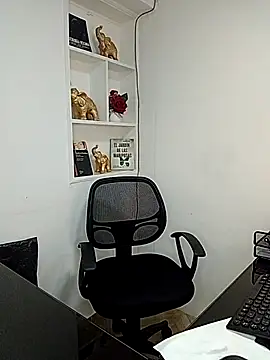 jaade doll online show from March 30, 2026, 1:12 pm