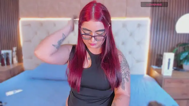 apriilfox online show from April 3, 2026, 4:10 am