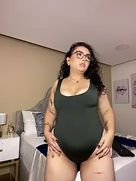 AlmaraRouge online show from May 6, 2026, 8:14 pm