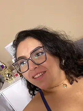 AlmaraRouge online show from May 19, 2026, 1:56 am