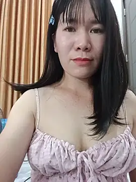 Snapshot of Bondgirl_9 chatting on July 13, 2026, 4:32 pm Bondgirl 9 online show from July 13, 2026, 4:32 pm