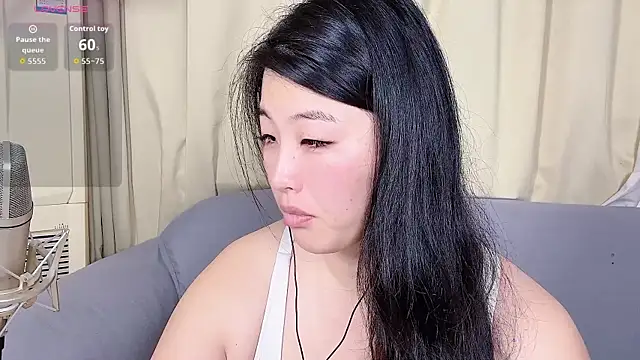 Tavie1744 online show from April 12, 2026, 11:10 pm