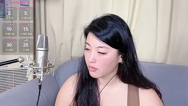 Tavie1744 online show from April 13, 2026, 11:43 pm