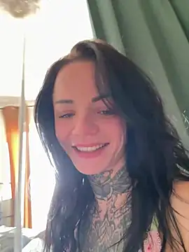 SkinnyLilly online show from April 16, 2026, 12:39 pm