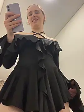 pinkpeachx online show from April 16, 2026, 9:39 pm