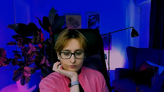 LixeLuna online show from April 6, 2026, 6:25 am