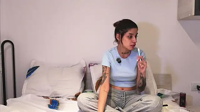 sweelexy online show from April 21, 2026, 8:01 pm