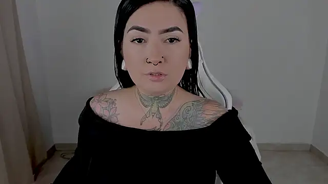 heeyy kitty online show from April 13, 2026, 4:23 pm