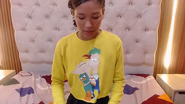 skiaracl202 online show from March 26, 2026, 4:07 am