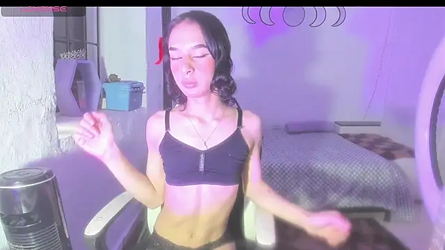 marianafoxx  online show from April 19, 2026, 9:06 pm