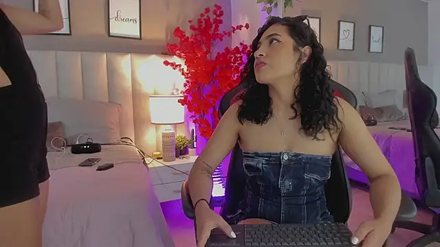 Snapshot of Kiara_Kismet_ chatting on June 21, 2026, 2:36 am Kiara Kismet online show from June 21, 2026, 2:36 am