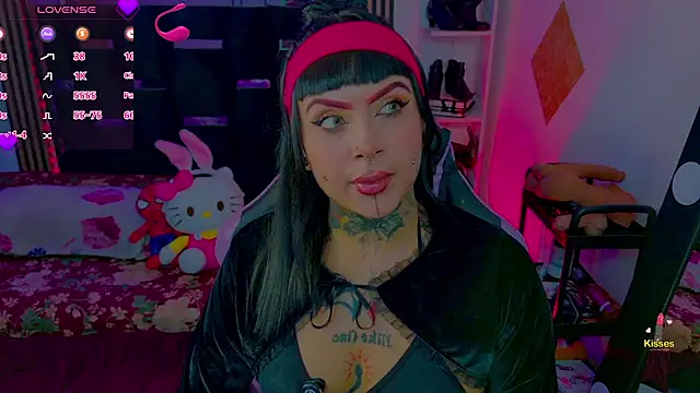 LauriInk1 online show from June 19, 2026, 2:49 am