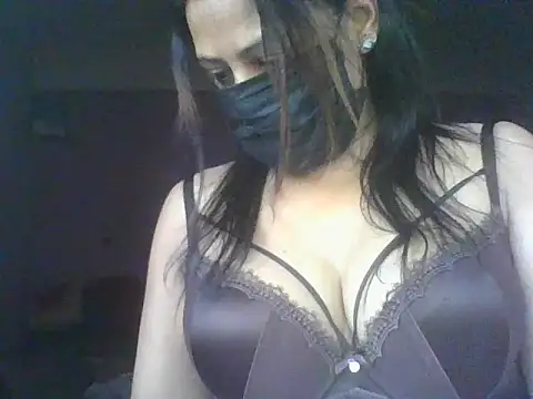 DRAMA  QUEEN online show from April 13, 2026, 10:32 am