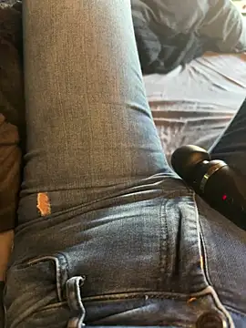 aleexii s online show from April 19, 2026, 3:22 pm