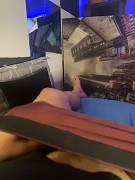 MatthewEmme2121 online show from April 8, 2026, 10:43 pm