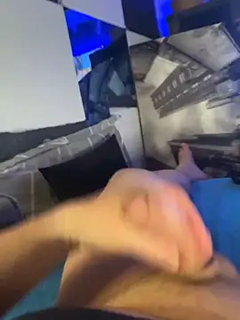 MatthewEmme2121 online show from April 10, 2026, 11:20 pm