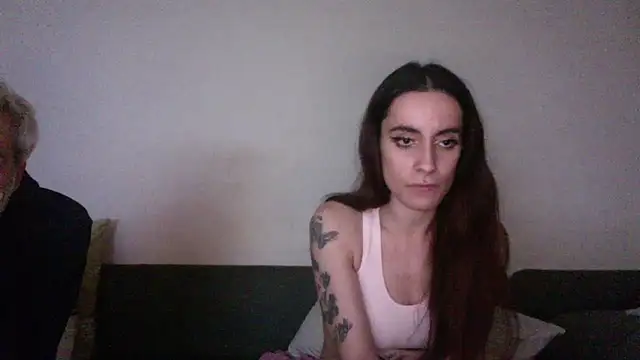 chiara-mario online show from April 18, 2026, 4:49 am