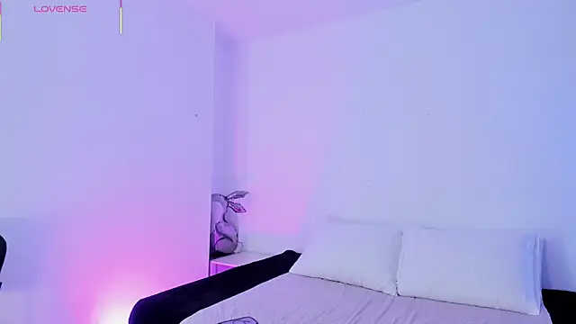 Eve-01 online show from April 20, 2026, 9:38 pm