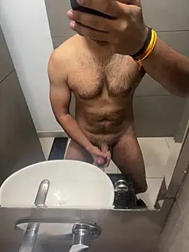 Vibrator2509 online show from April 6, 2026, 9:05 pm