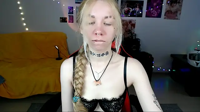 Snapshot of Nica_Kawaii chatting on July 17, 2026, 1:18 pm Nica Kawaii online show from July 17, 2026, 1:18 pm