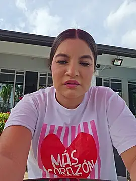 Snapshot of Pretty_Julieta chatting on July 17, 2026, 7:19 pm Pretty Julieta online show from July 17, 2026, 7:19 pm