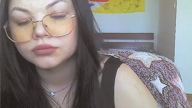 vvikkiii online show from March 5, 2026, 1:29 pm