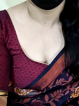 Yazhini-Cam online show from June 11, 2026, 2:48 pm