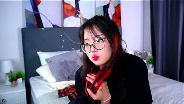 NelleMihalko online show from April 4, 2026, 12:24 pm