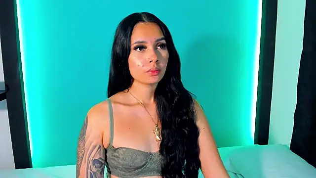 Snapshot of Emma_AH chatting on June 10, 2026, 2:05 pm Emma AH online show from June 10, 2026, 2:05 pm