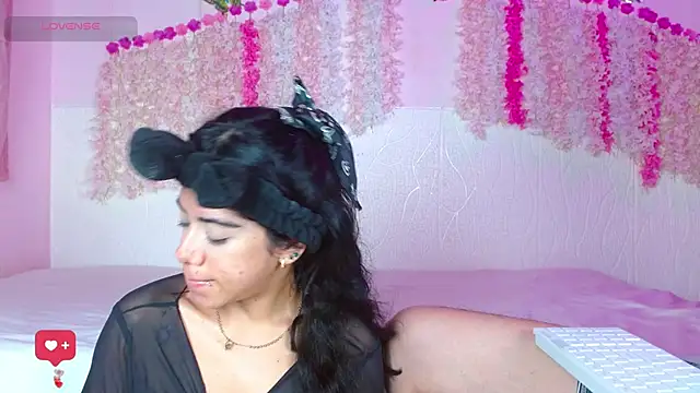 Zoe Axel1 online show from April 4, 2026, 7:33 pm