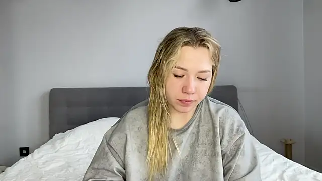 alyrasun online show from April 25, 2026, 7:33 am