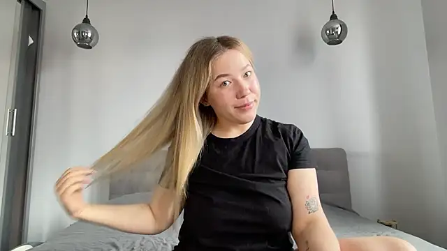 Snapshot of alyrasun chatting on July 22, 2026, 9:34 am alyrasun online show from July 22, 2026, 9:34 am