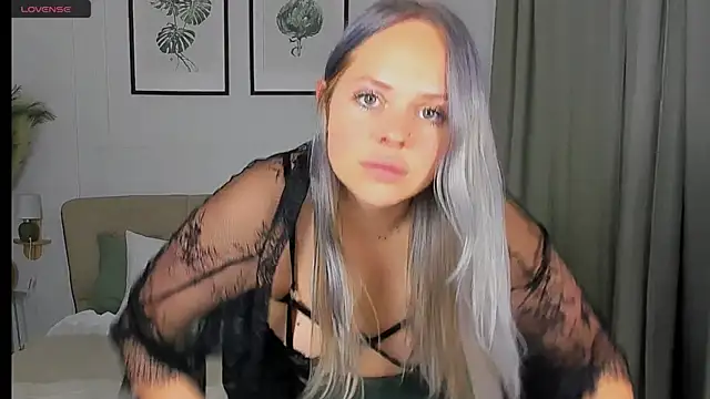 Snapshot of Nikolla_ chatting on June 13, 2026, 9:24 pm Nikolla online show from June 13, 2026, 9:24 pm