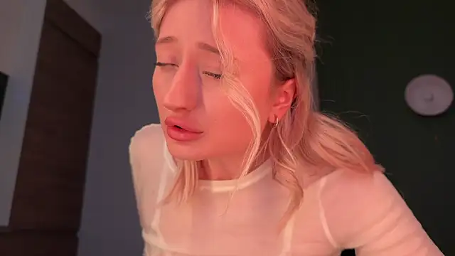 Wendy Amberr online show from March 22, 2026, 6:11 pm