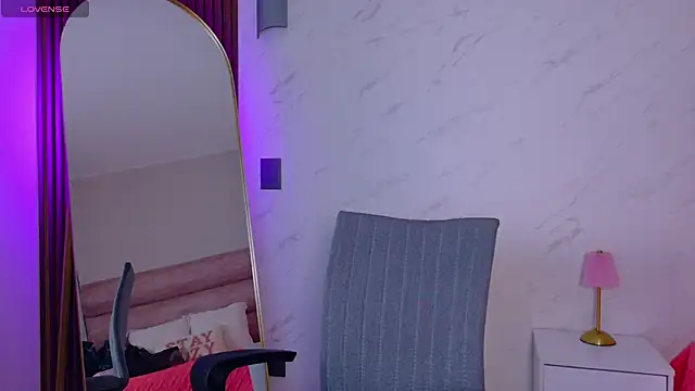 MiiaCullens online show from April 16, 2026, 9:39 pm