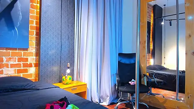 Sienna Dark online show from March 12, 2026, 11:27 am