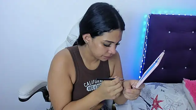 madelinesquirt online show from May 3, 2026, 7:53 pm