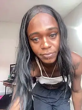 laaura dolll online show from March 17, 2026, 9:29 pm