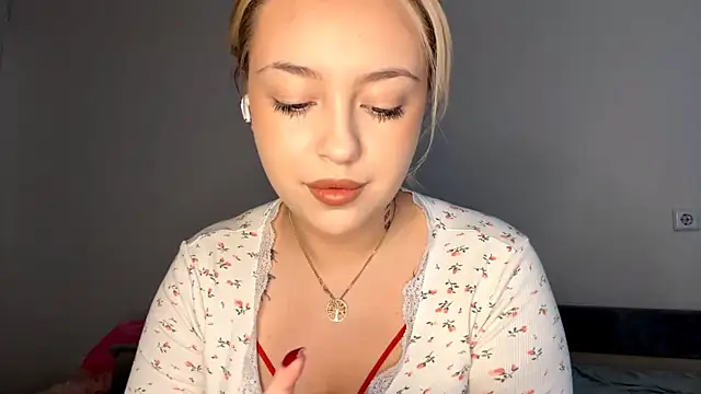 WonderedFlair online show from April 8, 2026, 6:35 am