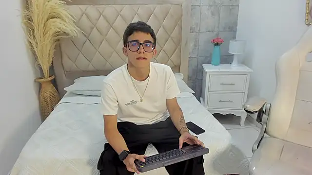 TylerCross  online show from March 17, 2026, 8:34 pm