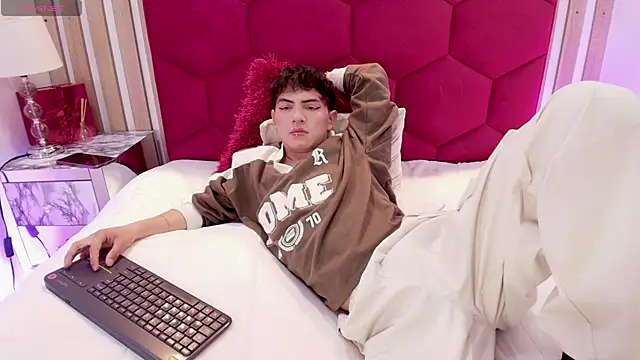 Cristopher Wild online show from March 25, 2026, 8:26 pm