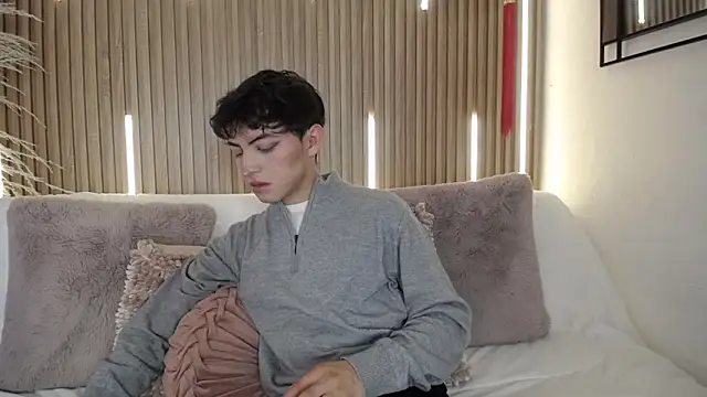 Cristopher Wild online show from April 6, 2026, 8:54 pm