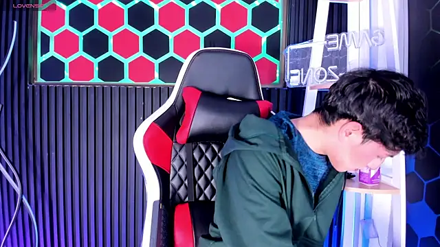 Cristopher Wild online show from April 14, 2026, 8:37 pm